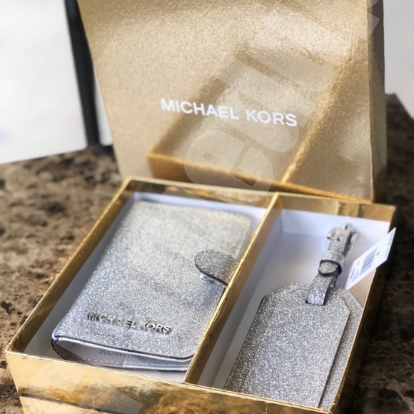 Michael Kors Handbags - LAST 1 Michael Kors Sparkly TravelGiftables Wallet